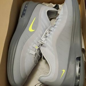 Nike Air Max Axis